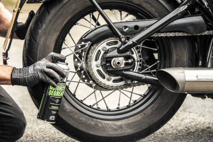 MUC-Off Biodegradowalny spray do odtłuszczania powierzchni MOTORCYCLE DEGRESE 500ml - obrazek 12