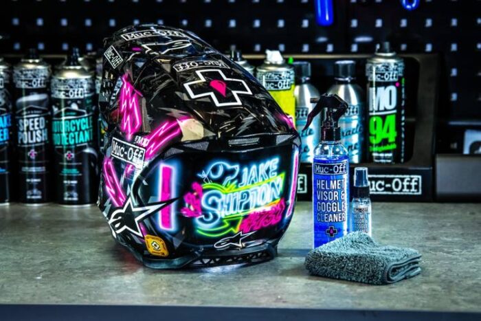 MUC-Off Środek do czyszczenia wizjerów HELMET VISOR & GOGGLE CLEANER 250ml - obrazek 11