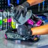 MUC-Off Środek do czyszczenia wizjerów HELMET VISOR & GOGGLE CLEANER 250ml - obrazek 5
