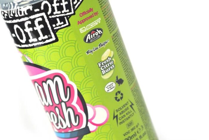 MUC-Off Odświeżająca pianka do kasku FOAM FRESH 400ml - obrazek 3