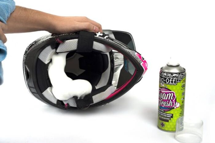 MUC-Off Odświeżająca pianka do kasku FOAM FRESH 400ml - obrazek 4