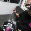 MUC-Off Środek do pielęgnacji kasku MATT HELMET DETAILER 32ml - obrazek 4
