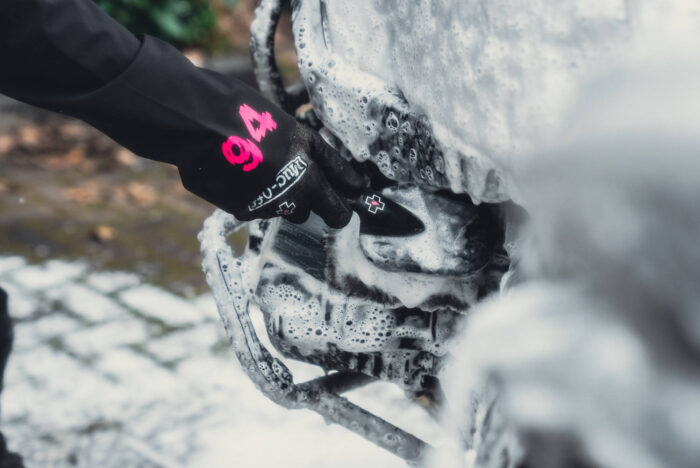 MUC-Off Uniwersalna szczotka SOFT WASHING BRUSH - obrazek 14