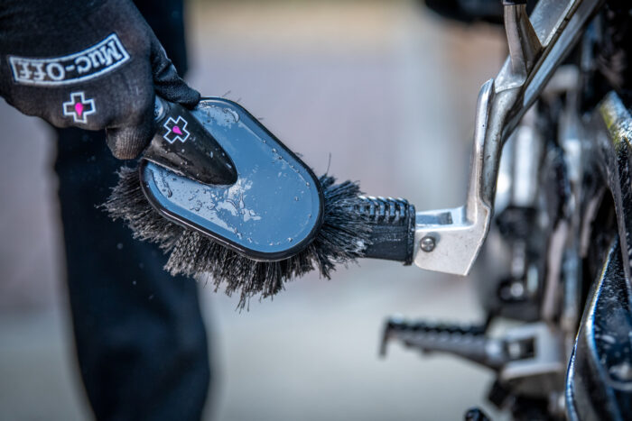 MUC-Off Uniwersalna szczotka SOFT WASHING BRUSH - obrazek 19
