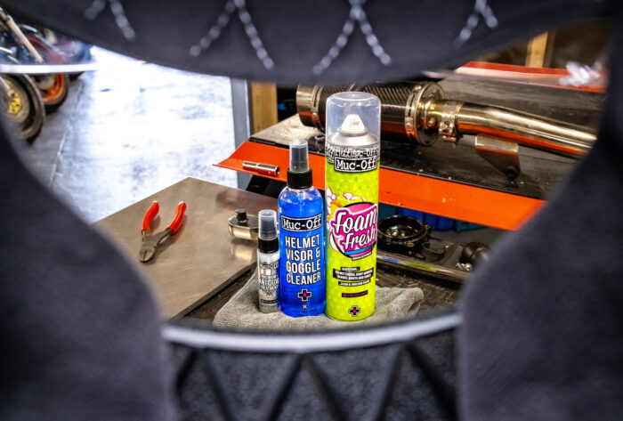 MUC-Off Zestaw do czyszczenia i zabezpieczenia kasku HELMET CARE KIT V2 - obrazek 4