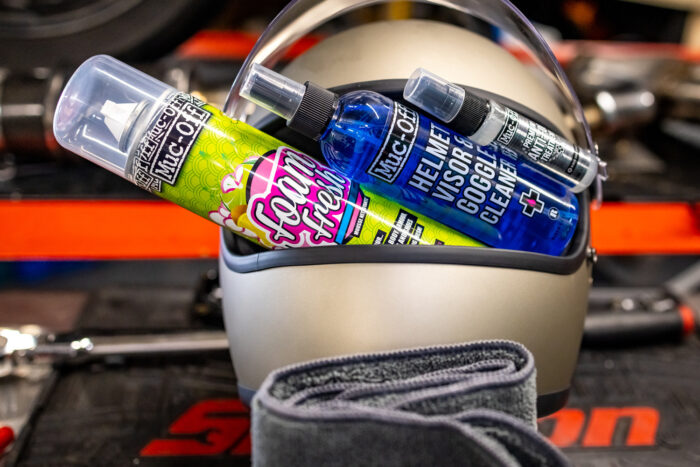 MUC-Off Zestaw do czyszczenia i zabezpieczenia kasku HELMET CARE KIT V2 - obrazek 6