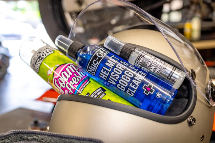 MUC-Off Zestaw do czyszczenia i zabezpieczenia kasku HELMET CARE KIT V2 - obrazek 7