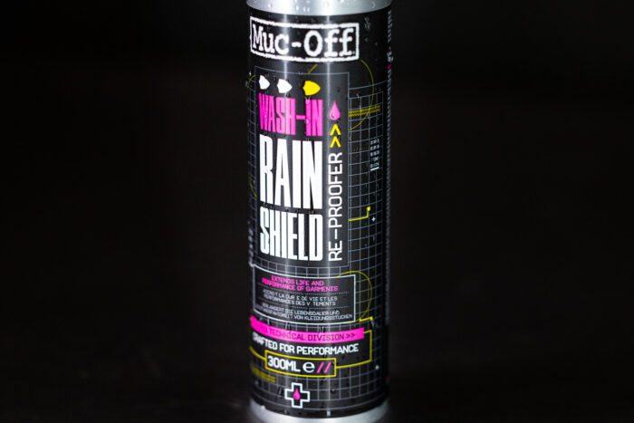 MUC-Off Impregnat WASH-IN RAIN SHIELD 300ml - obrazek 4